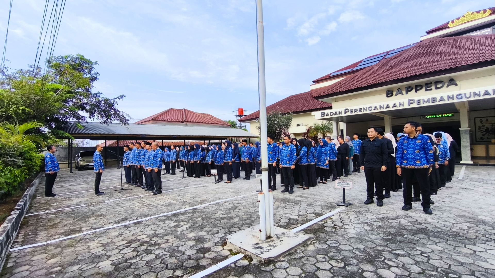 Sambut Hari Lahir Pancasila - Kabid Perencanaan Ekonomi Tekankan Pancasila sebagai Pedoman Perencanaan dan Pembangunan Provinsi dalam Apel Rutin Pegawai Bappeda